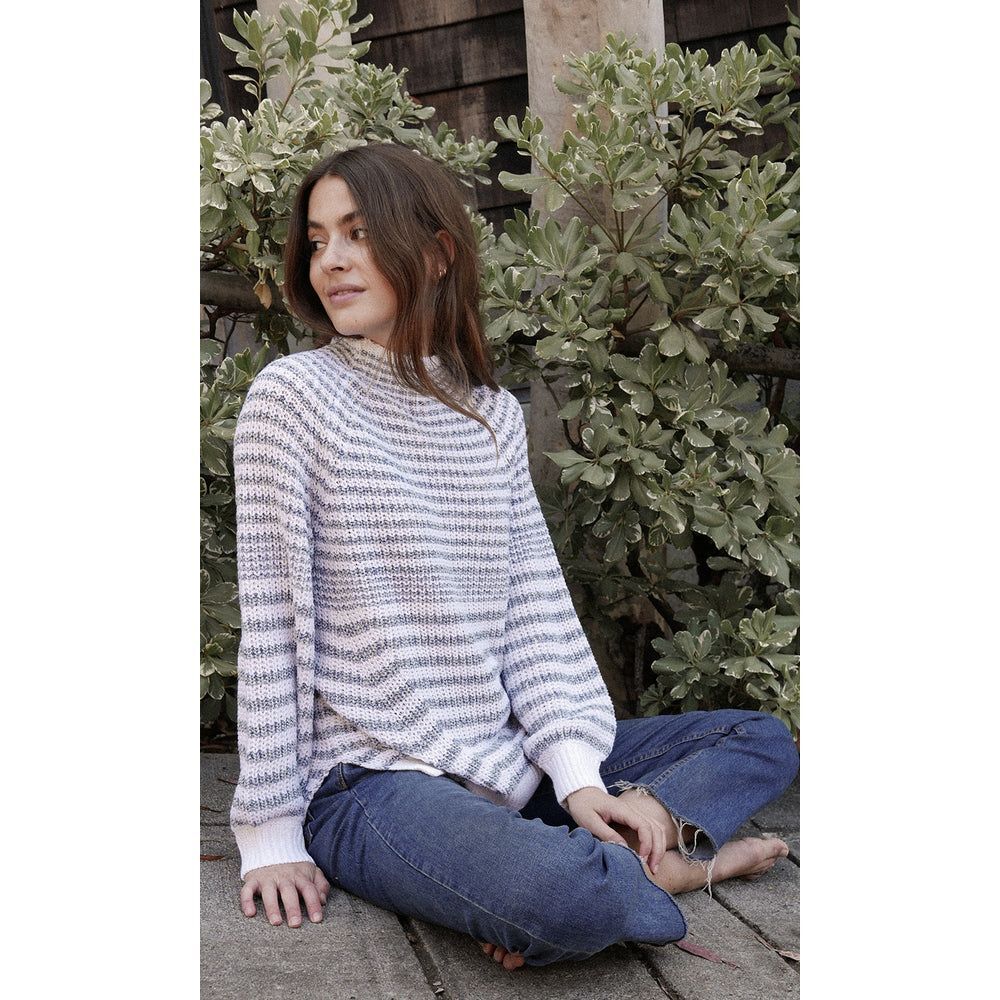 Saylor Mona Sweater Size Small Blue & Creme‎ lightweight Soft Classy Casual